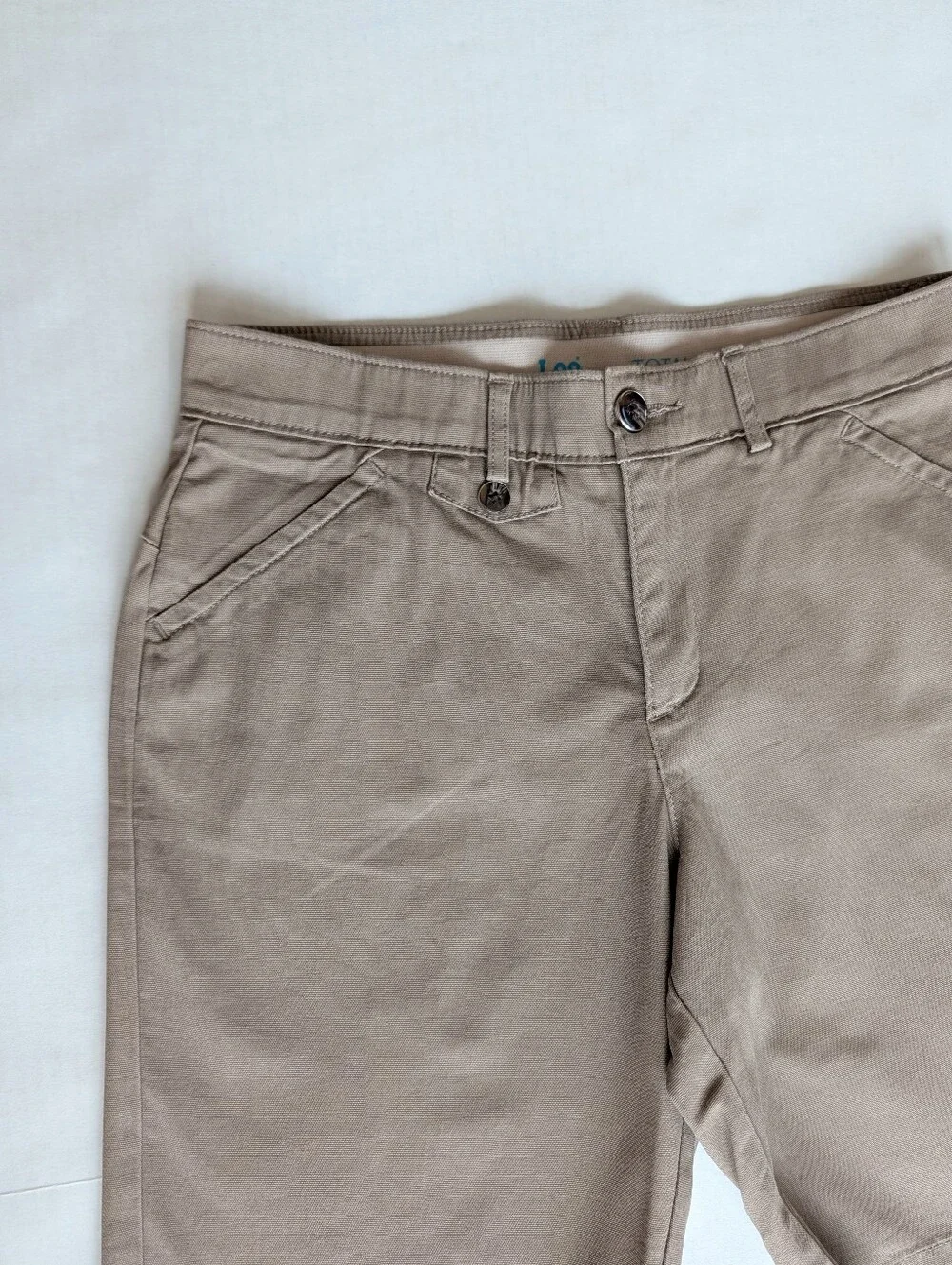 Lee Total Freedom Mid-Rise Matteo Chino Bermuda Shorts 8M Khaki Grey Persian